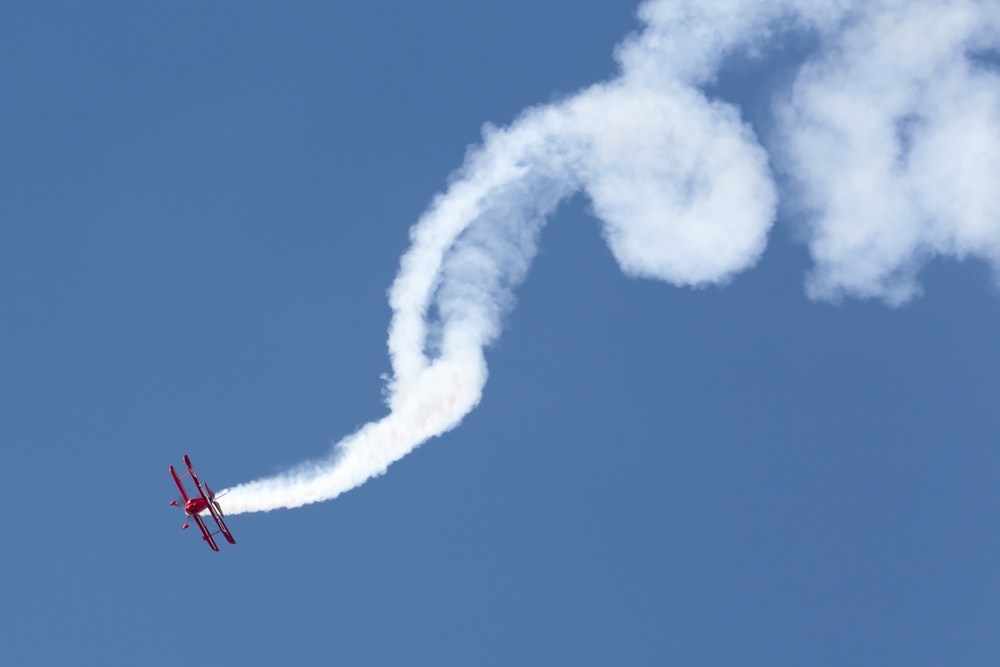 The Oracle Challenger Perfomance at 2015 MCCS Miramar Air Show