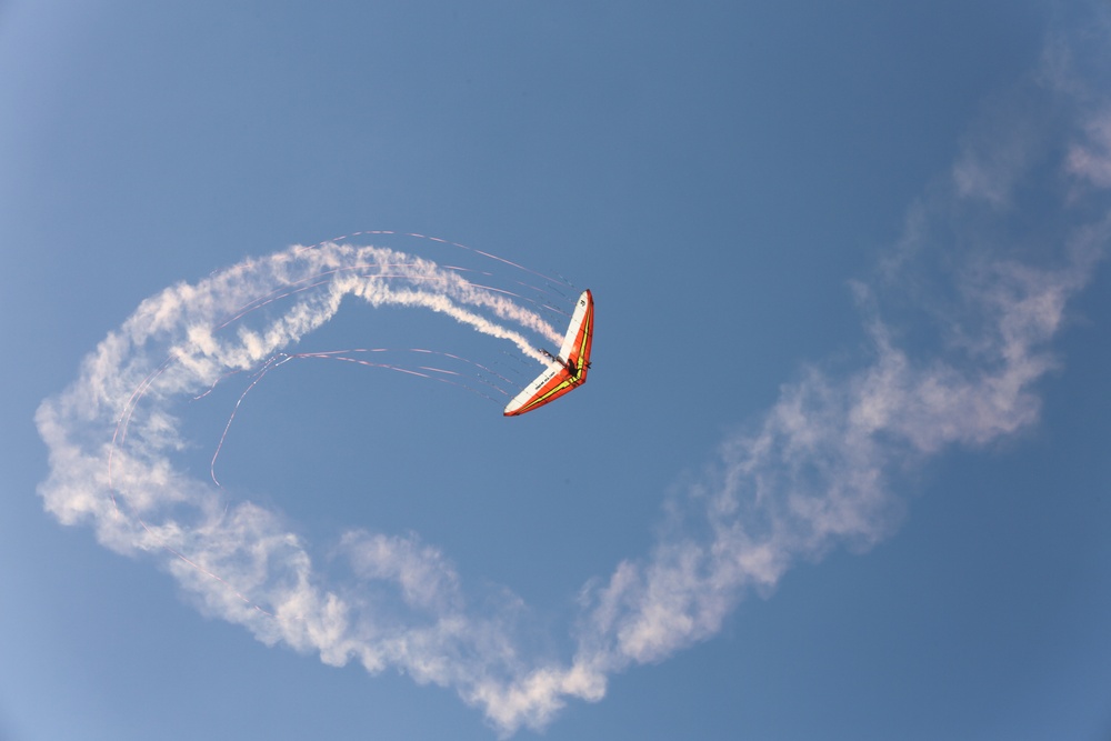 Hang Glider Performance at 2015 MCCS Miramar Air Show
