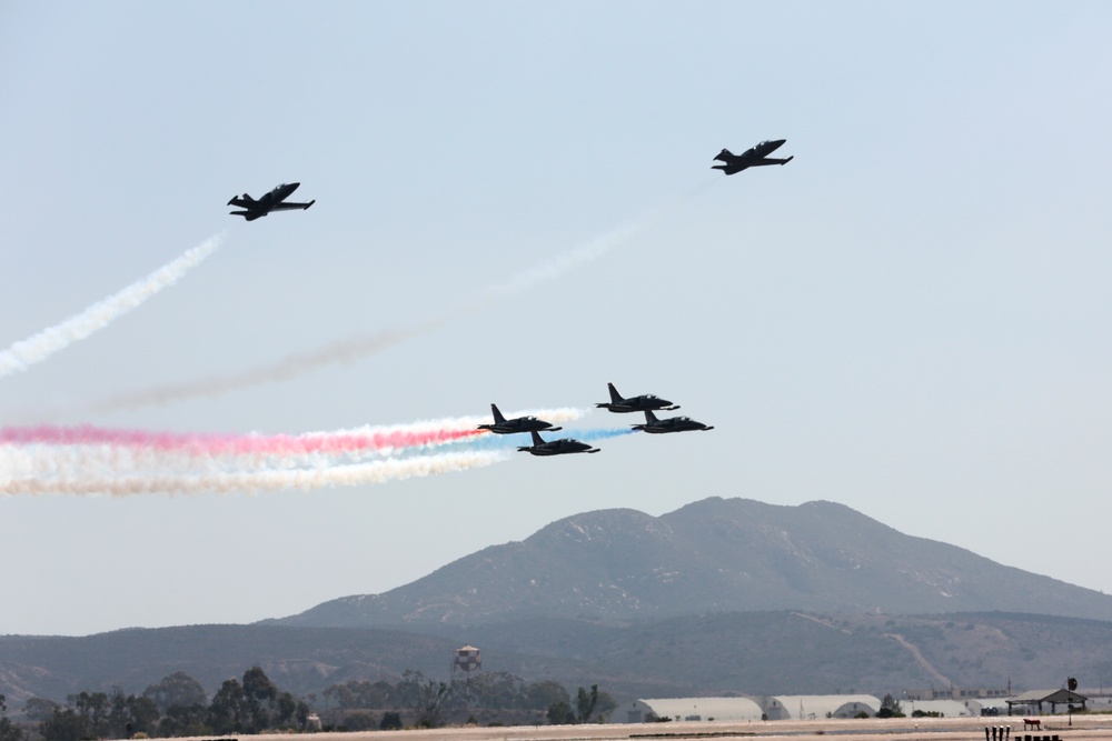 Patriots Jet Team Performs at 2015 MCCS Mirmar Air Show