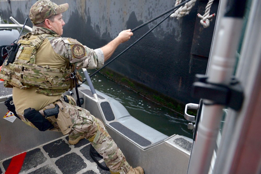 A Week in the Life: Coast Guard MSRT patrols East River during UNGA –Monday