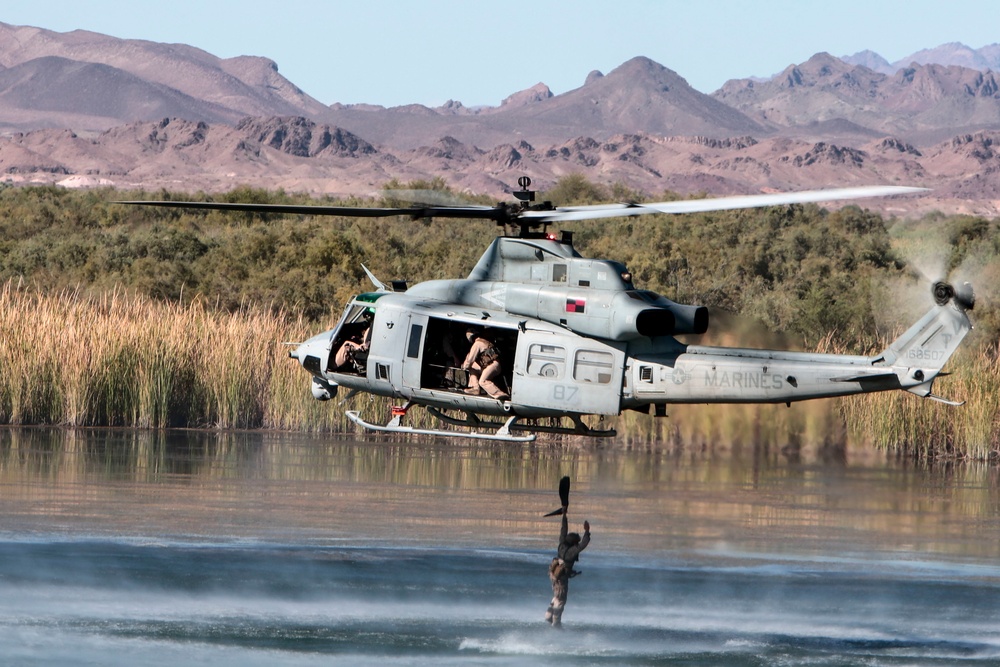 UH-1Y Venom Helocast