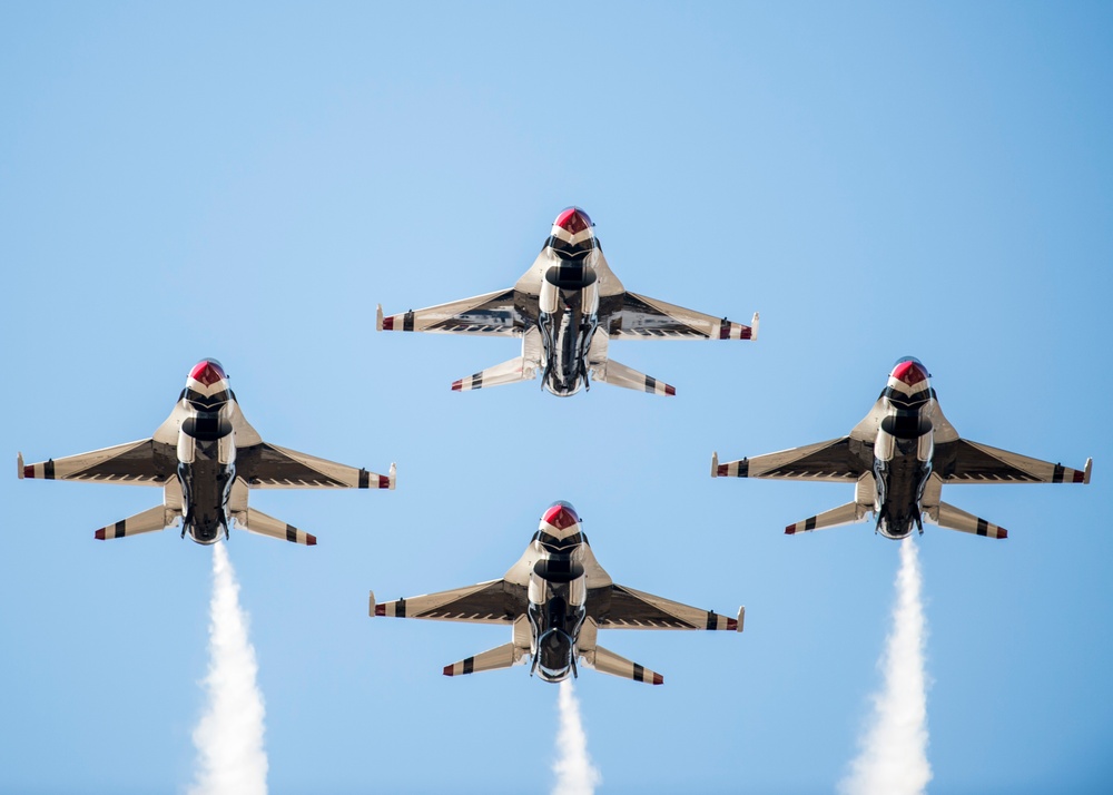 Thunderbirds perform at Mather Airshow