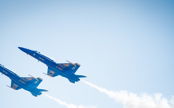 Blue Angels performs at Miramar air show