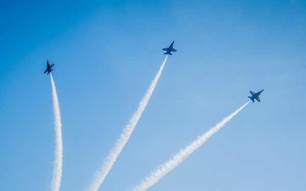 Blue Angels performs at Miramar air show