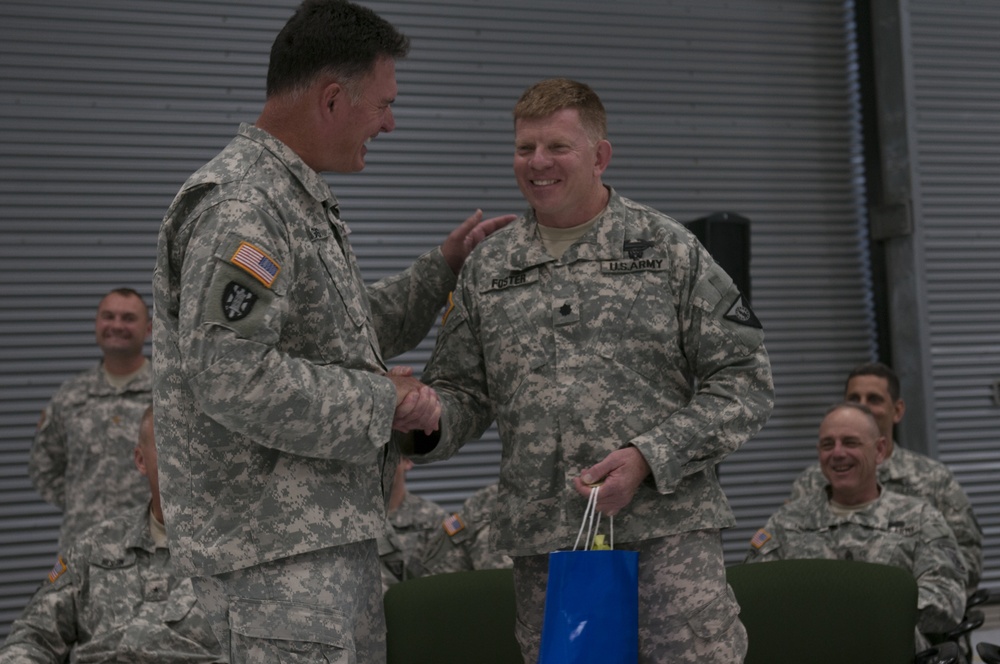 Outgoing battalion commander receives gift