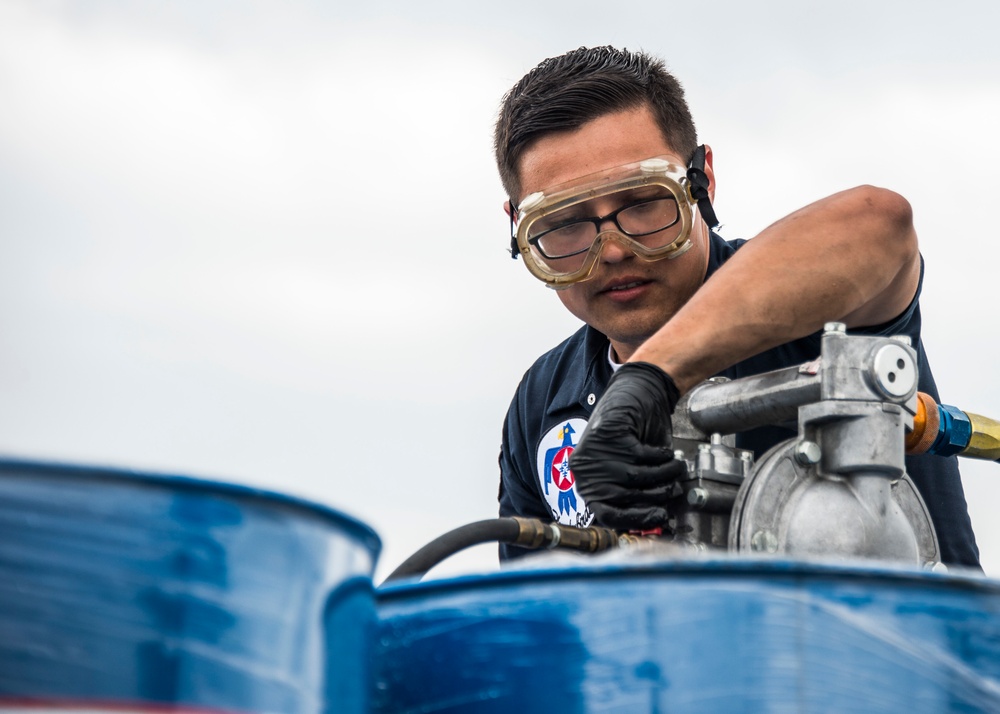 Thunderbirds perform in Owensboro