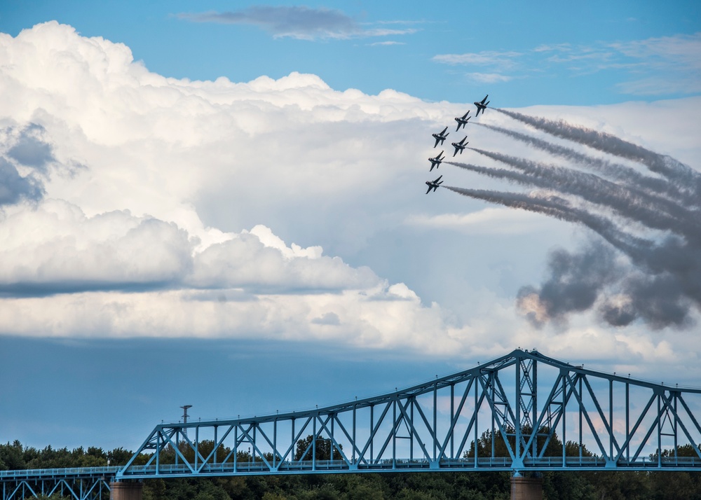 Thunderbirds perform in Owensboro