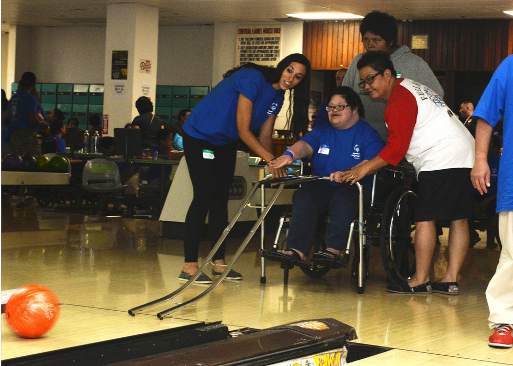 Andersen volunteers support Special Olympics bowling tournament