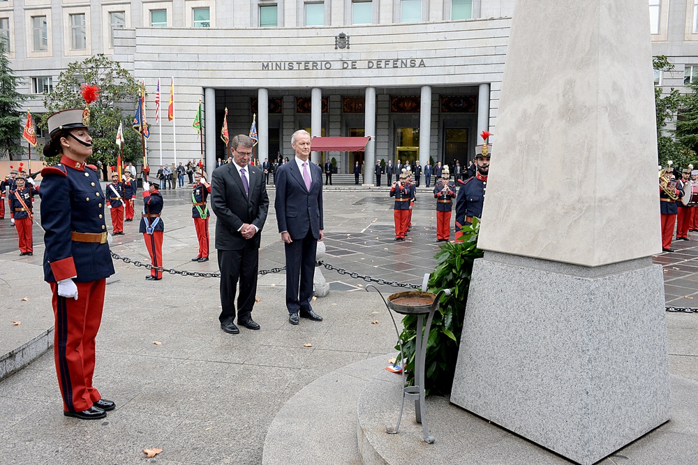 SD bows his head after placing a wreath during honors, wreath-laying ceremony