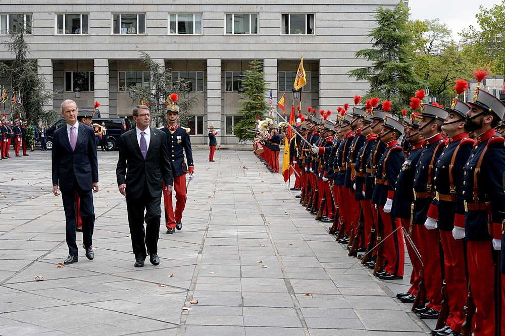 SD and  Spain's MOD inspects the troops