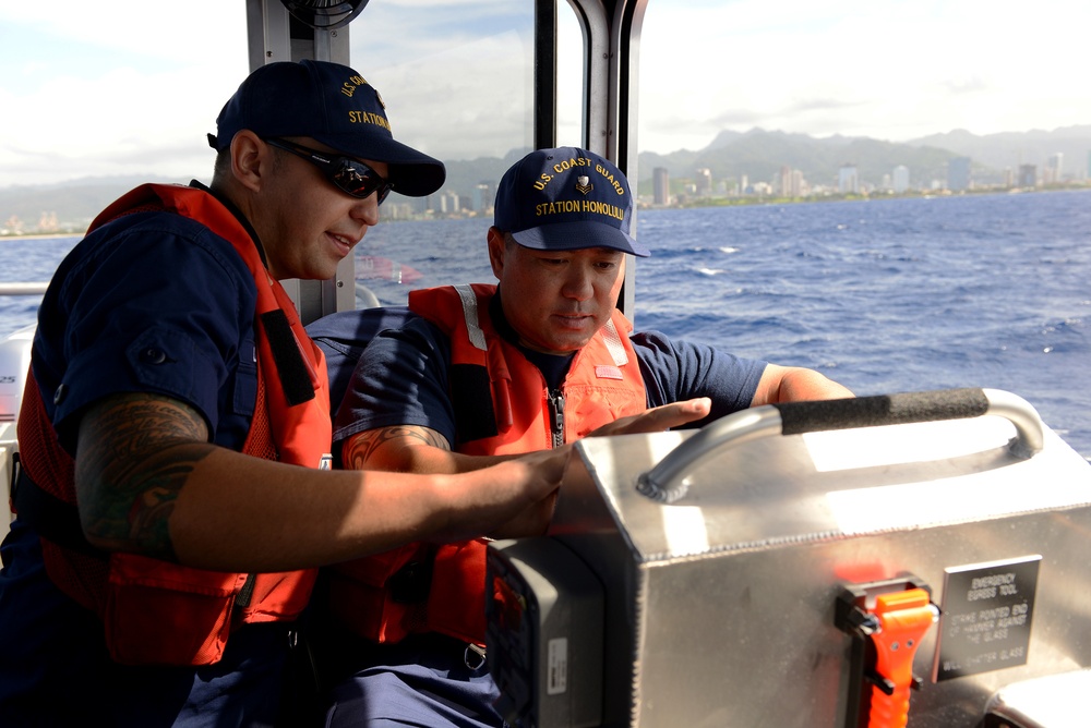 Coast Guard Station Honolulu conducts harbor patrol