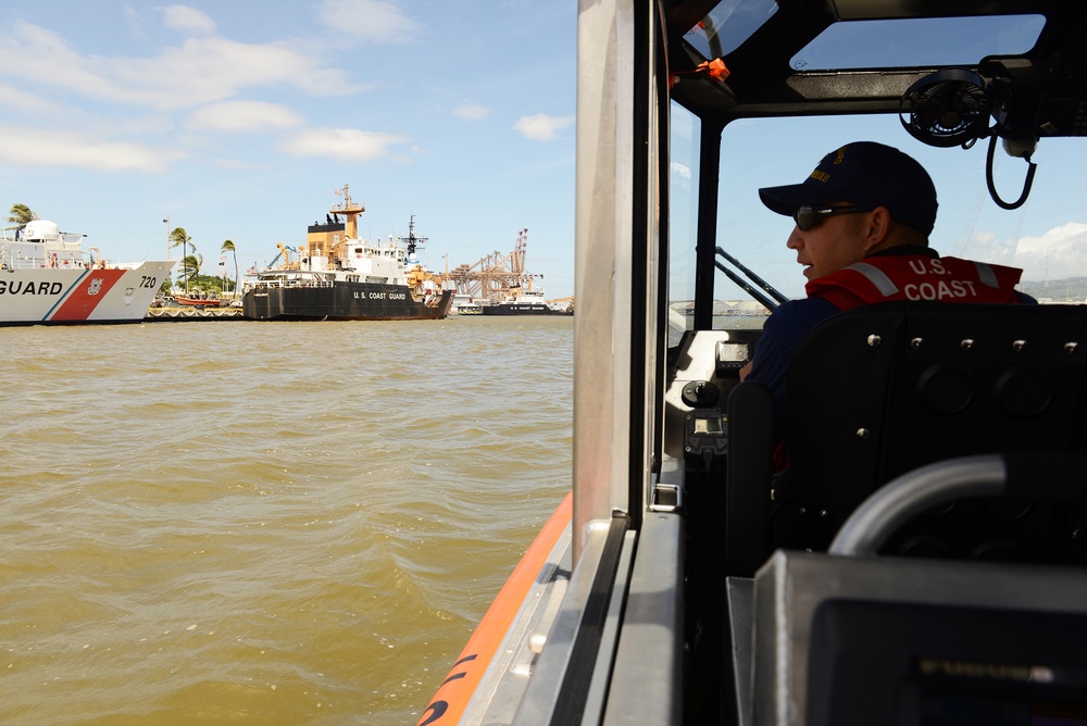 Coast Guard Station Honolulu conducts harbor patrol