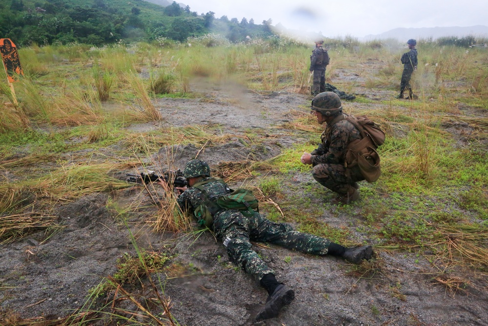 U.S., Philippine Marines conduct live-fire training during PHIBLEX 2015