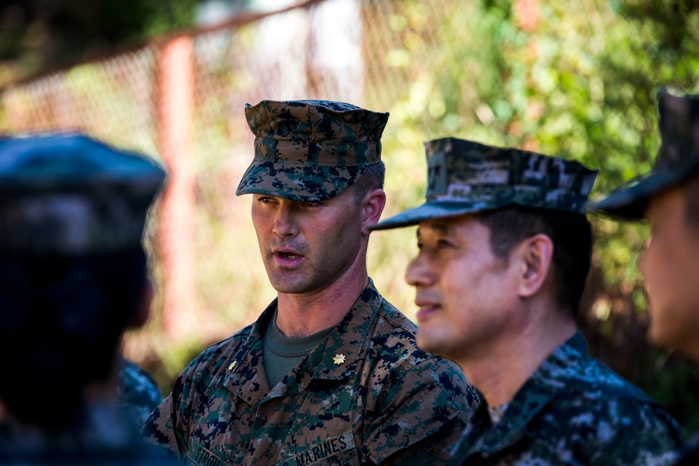 Korean General meets U.S. Marines