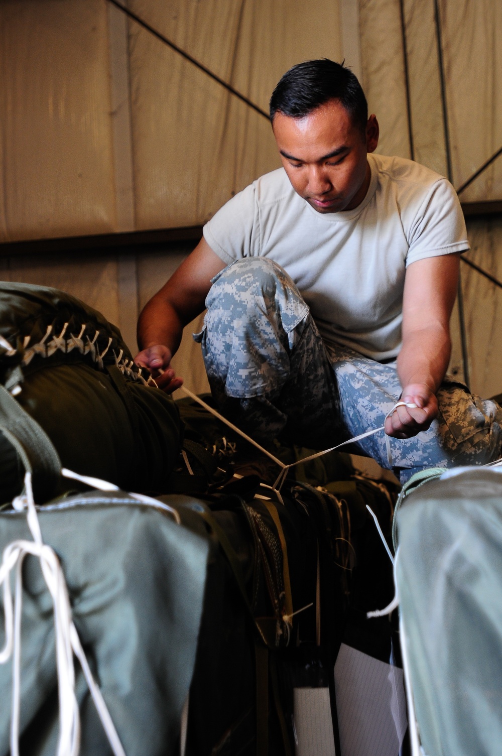 Lifeliners prepare aerial delivery bundles at JRTC