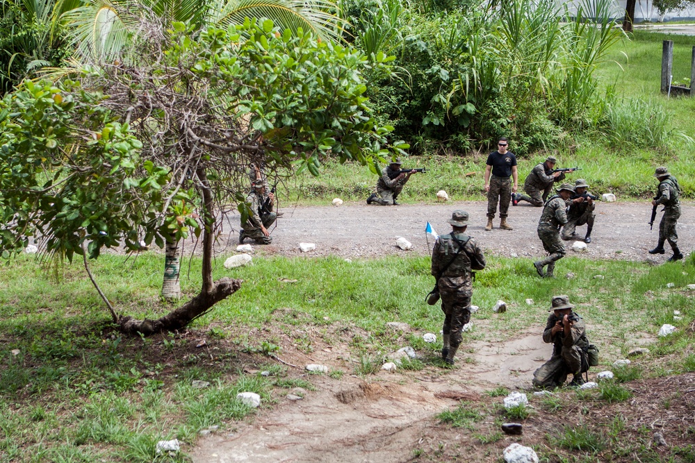 US Marines teach tactics to Guatemalan forces