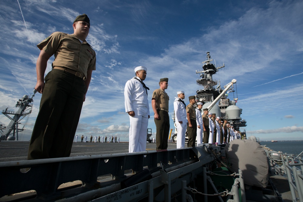 26th Marine Expeditionary Unit Post and PHIBRON 4 Man the Rails