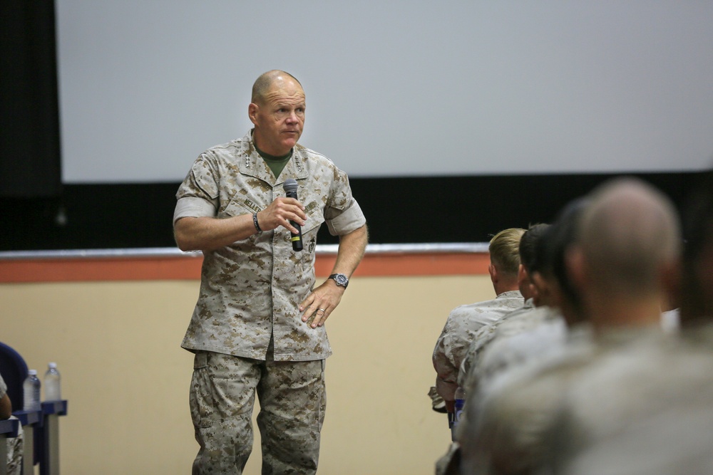 Commandant visits Combat Center
