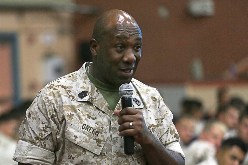 Commandant visits Combat Center