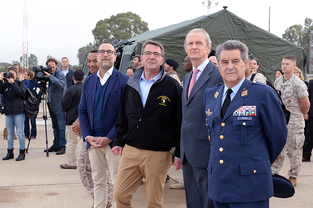 Secretary of defense and Spanish Defense Minister Pedro Morenes observes an airfield seizure bilateral capabilities exercise