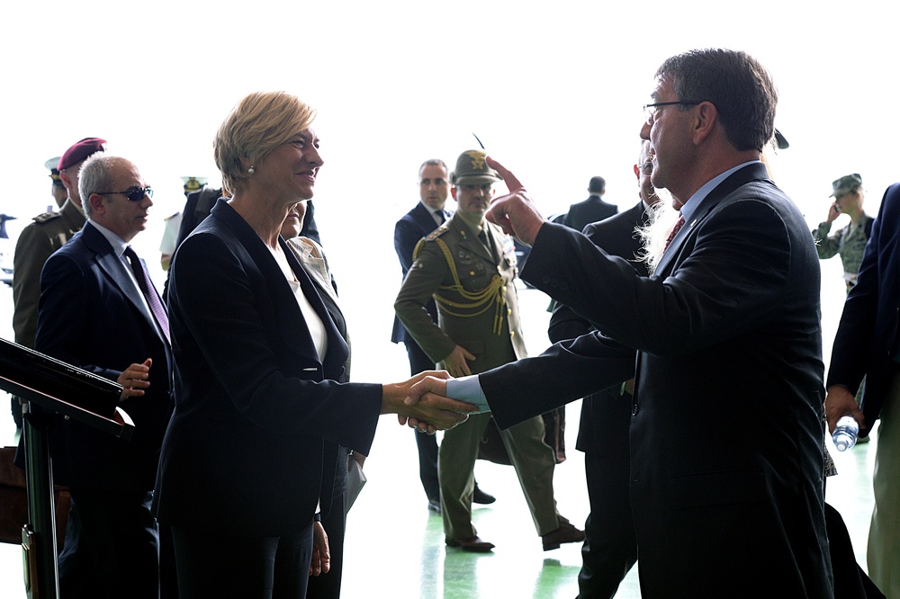 Secretary of Defense bids farewell to Italian Defense Minister Roberta Pinotti