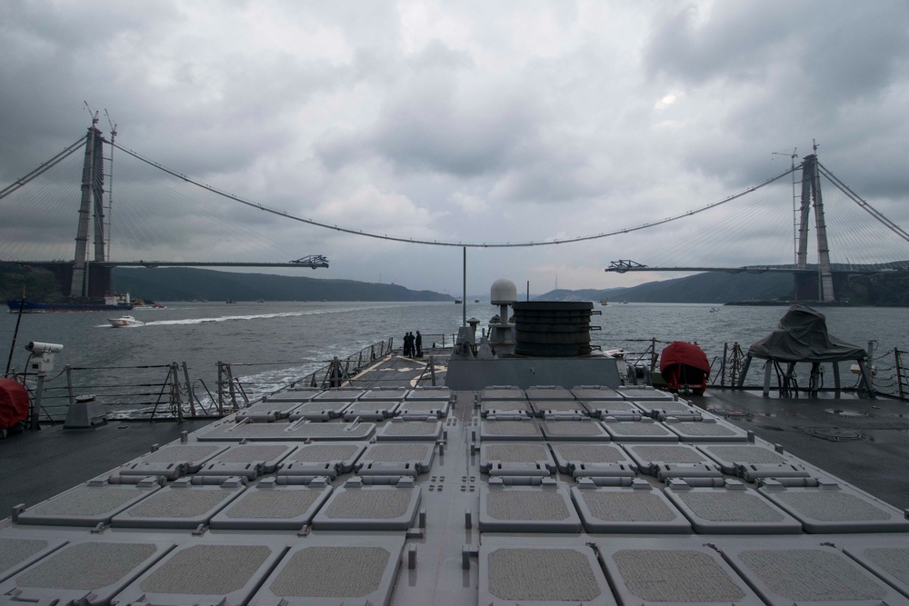 USS Porter transits the Bosphorus Strait
