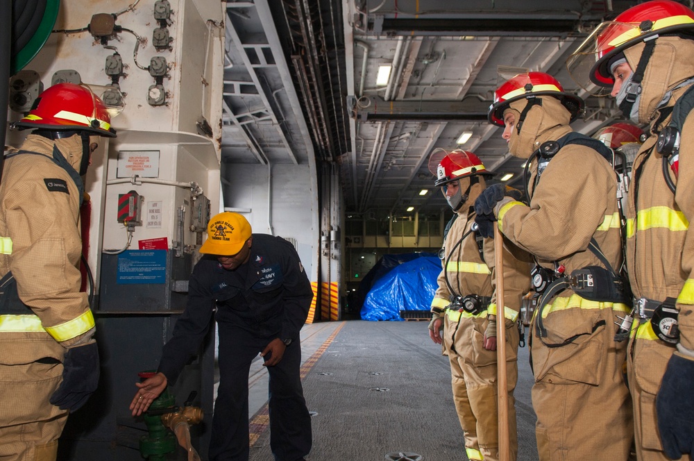 USS Ronald Reagan in-port emergency team drill