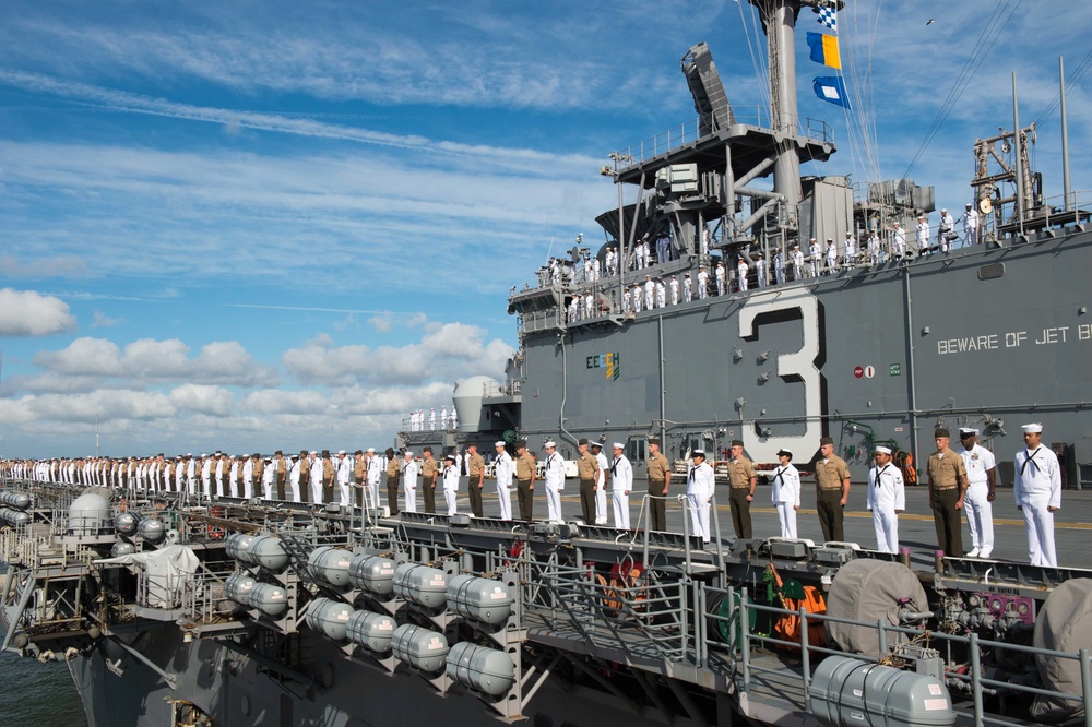 USS Kearsarge Sailors and Marines man the rails