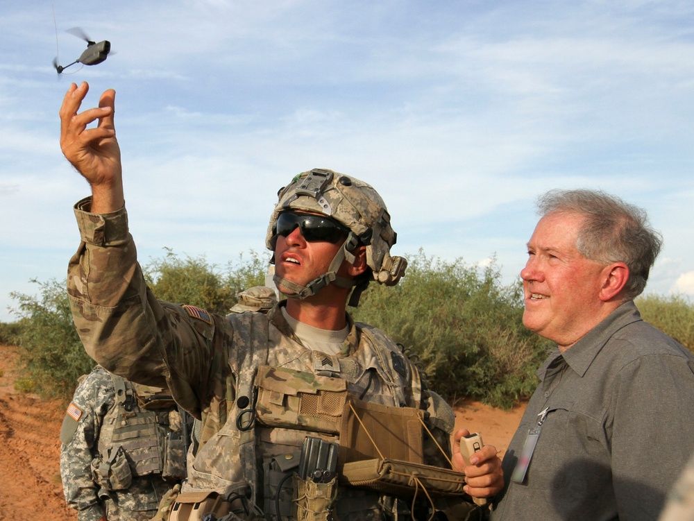 Lt. Gen. Williamson and Frank Kendall visit Fort Bliss during NIE 16.1