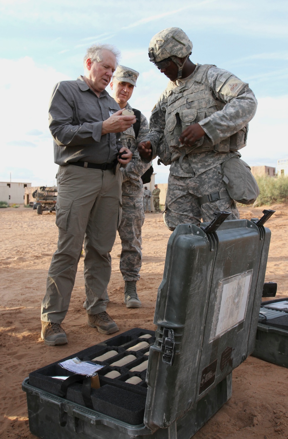 Lt. Gen. Williamson and Frank Kendall visit Fort Bliss during NIE 16.1
