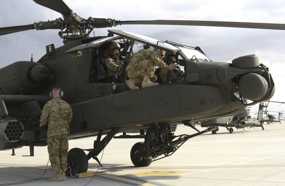 Lt. Gen. Williamson and Frank Kendall visit Fort Bliss during NIE 16.1