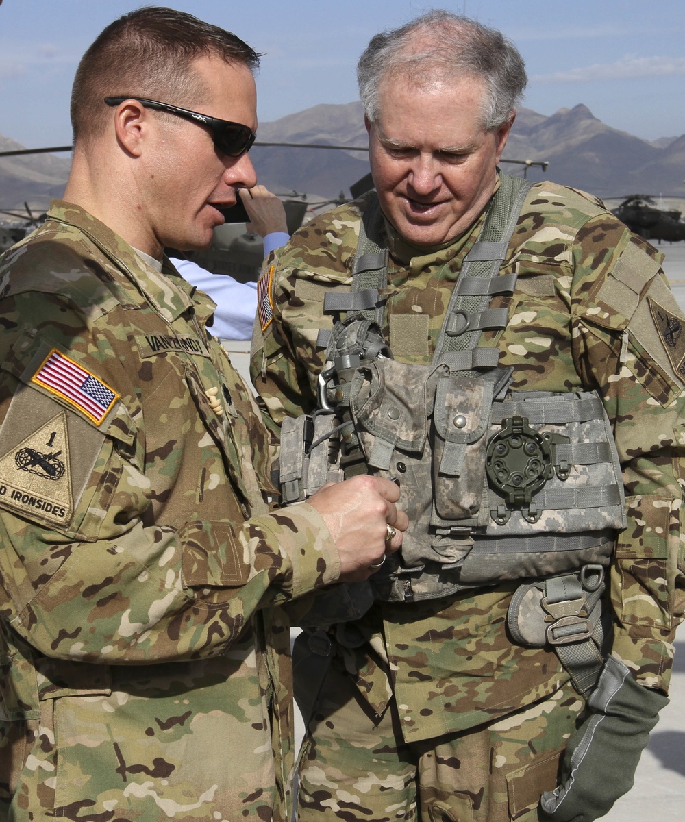 Lt. Gen. Williamson and Frank Kendall visit Fort Bliss during NIE 16.1