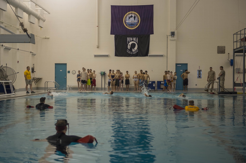 NASWI divers train OHHS NJROTC