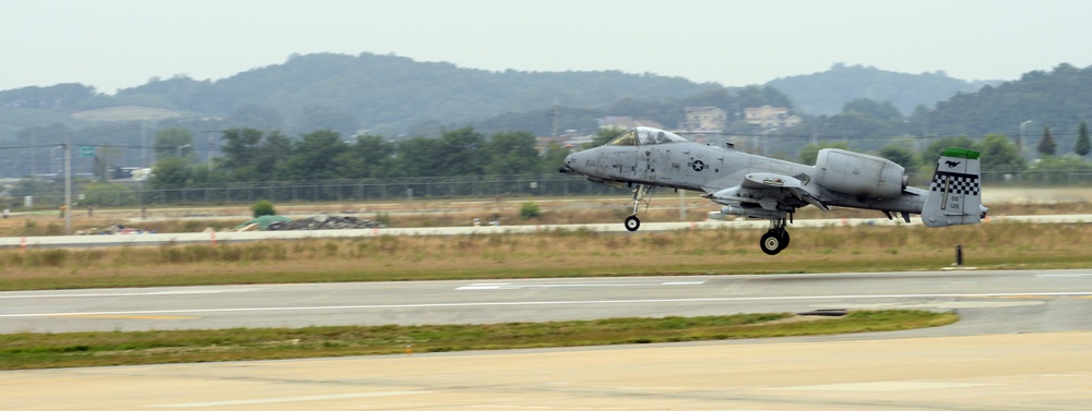 A-10 lands at Osan Air Base