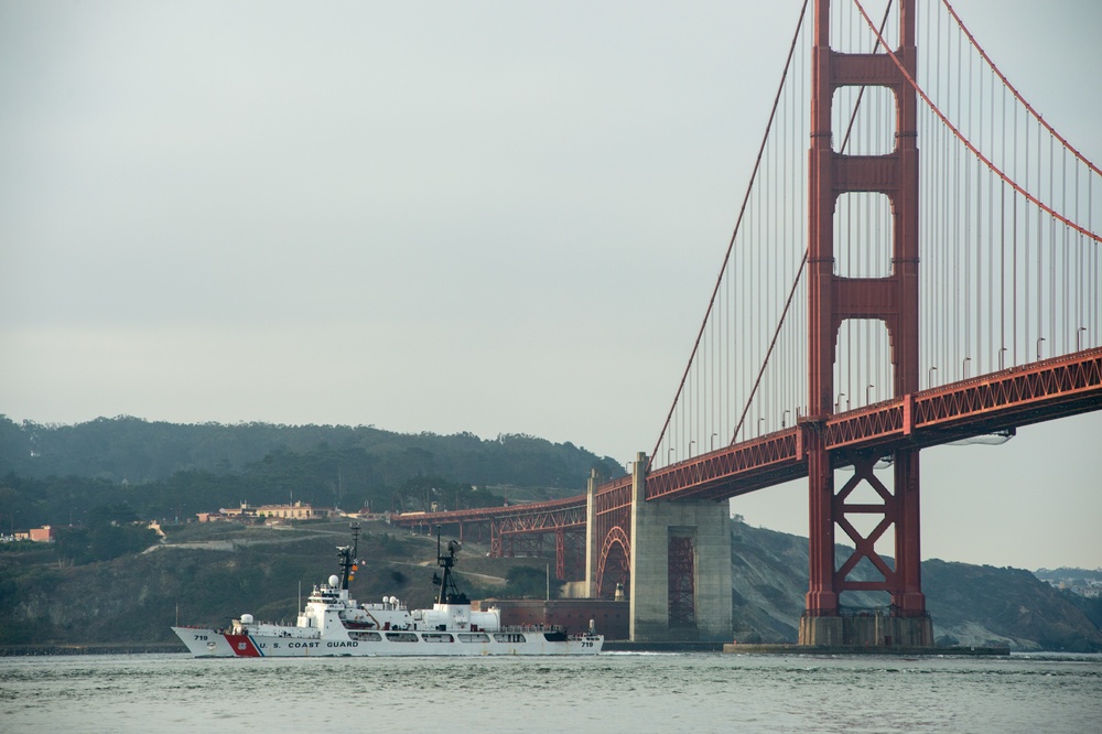 USCGC Boutwell arrives for San Francisco Fleet Week 2015