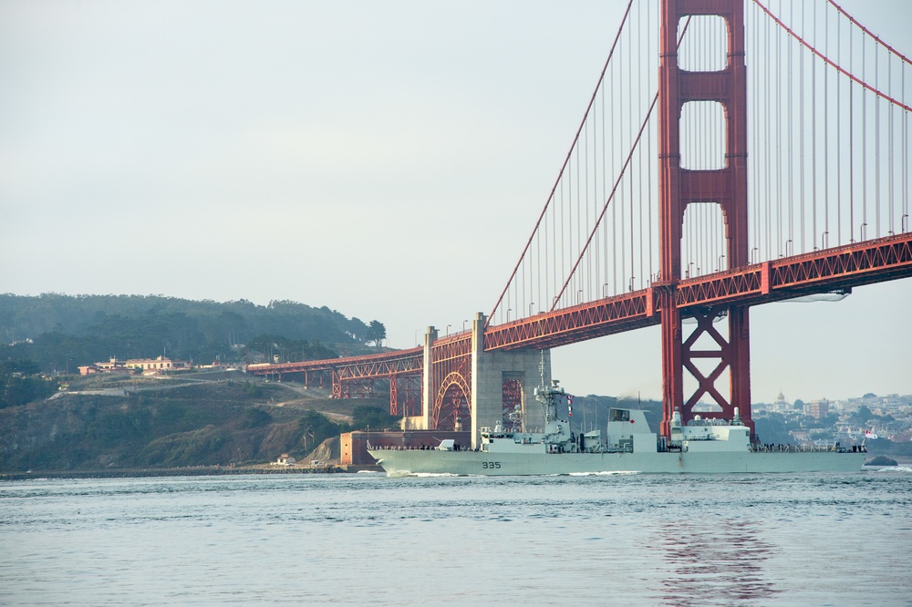HMCS Calgary arrives in San Francisco for Fleet Week
