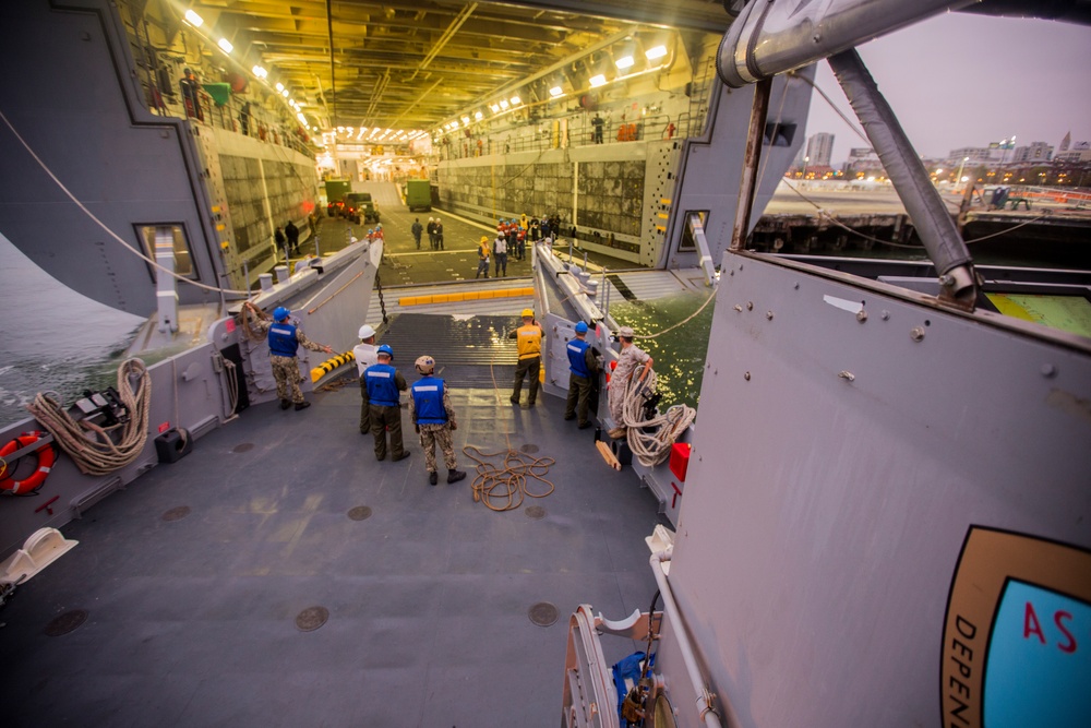 Sailors perform stern gate marriage during San Francisco Fleet Week