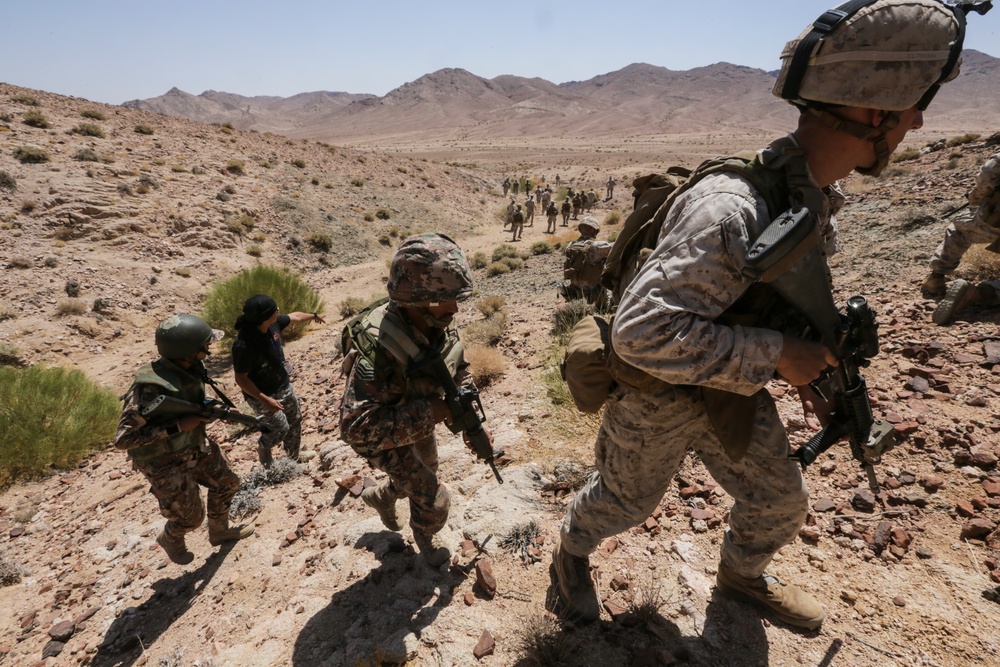 15th MEU Marines train in U.S. 5th Fleet Area of Operations
