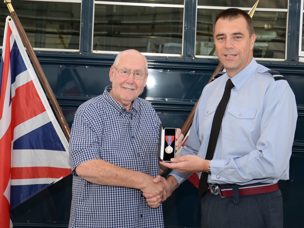 Retired MOD employee receives medal for more than 30 years’ service