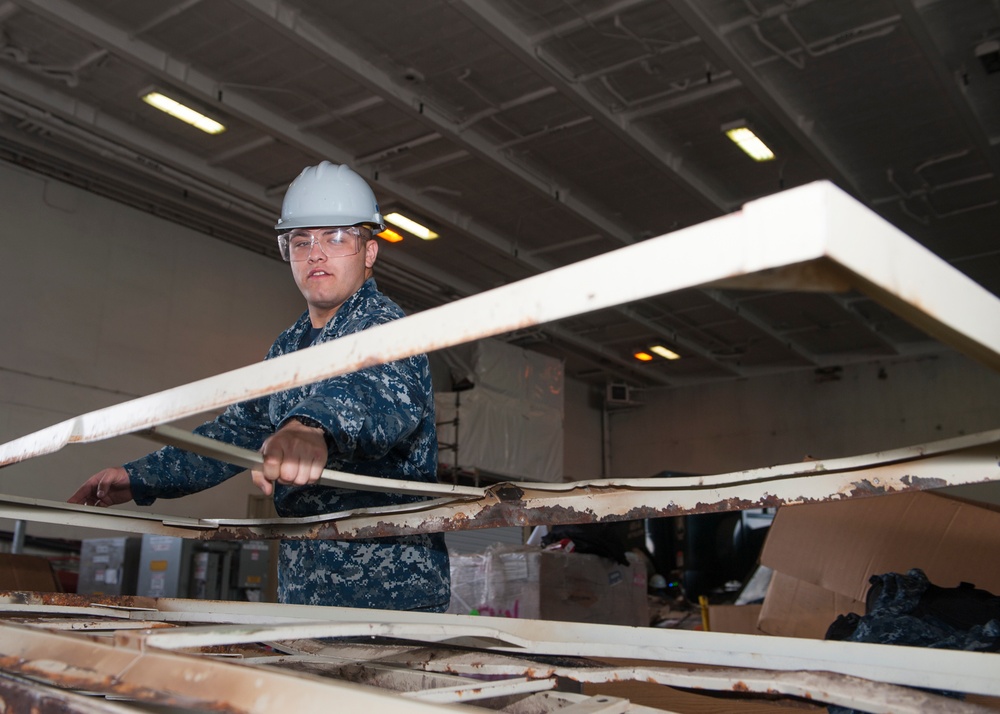 USS Carl Vinson maintenance operations