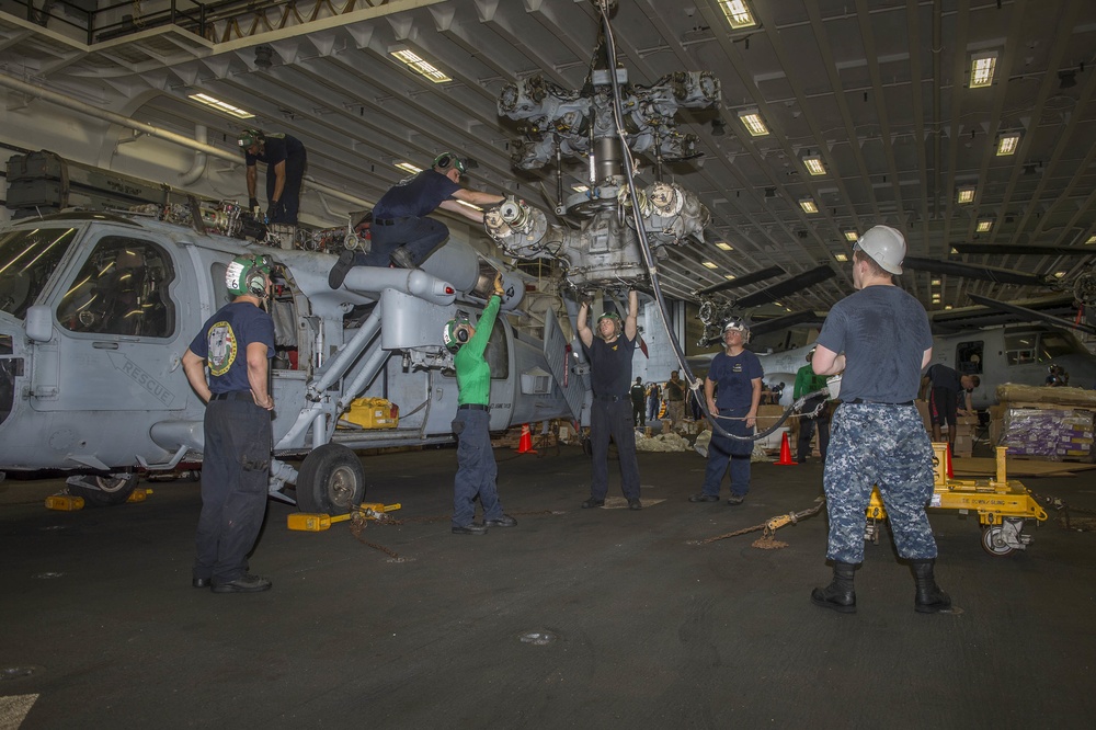Sailors conduct Seahawk maintenance aboard USS Essex