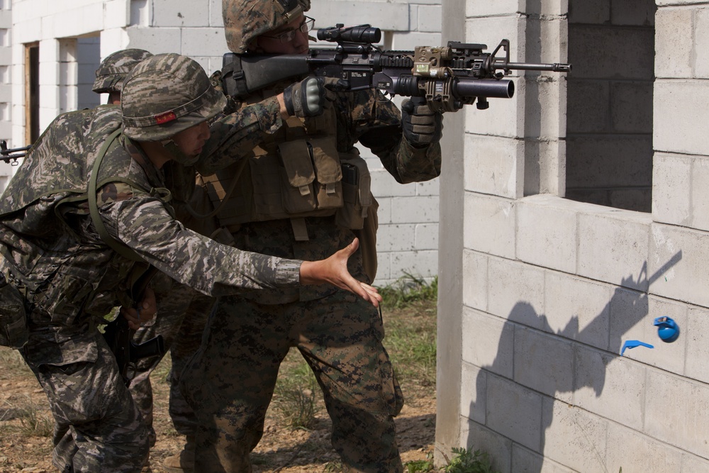ROK Marines Learn MOUT during KMEP 15-13