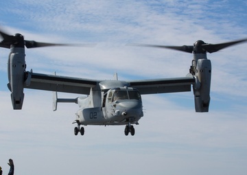 Marines land Osprey on a UK ship