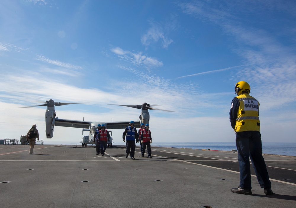 Marines land Osprey on a UK ship