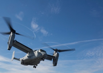 Marines land Osprey on a UK ship