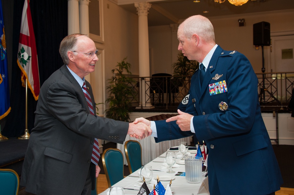 Governor Bentley honors outstanding service members