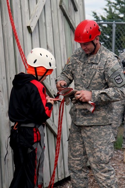 Soldiers help Boy Scouts find strength within