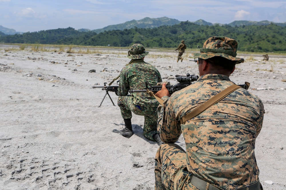 Philippine, US Marines conduct squad attack training for PHIBLEX 2015