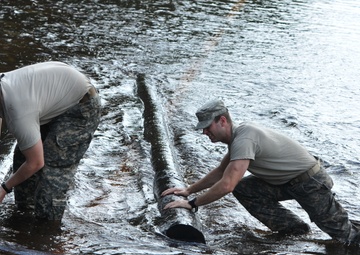 SC Guardsmen rise above water, help protect life, property during flood
