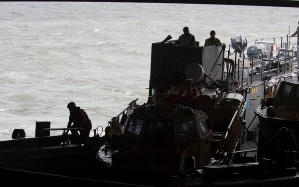 USS Oak Hill (LSD 51)